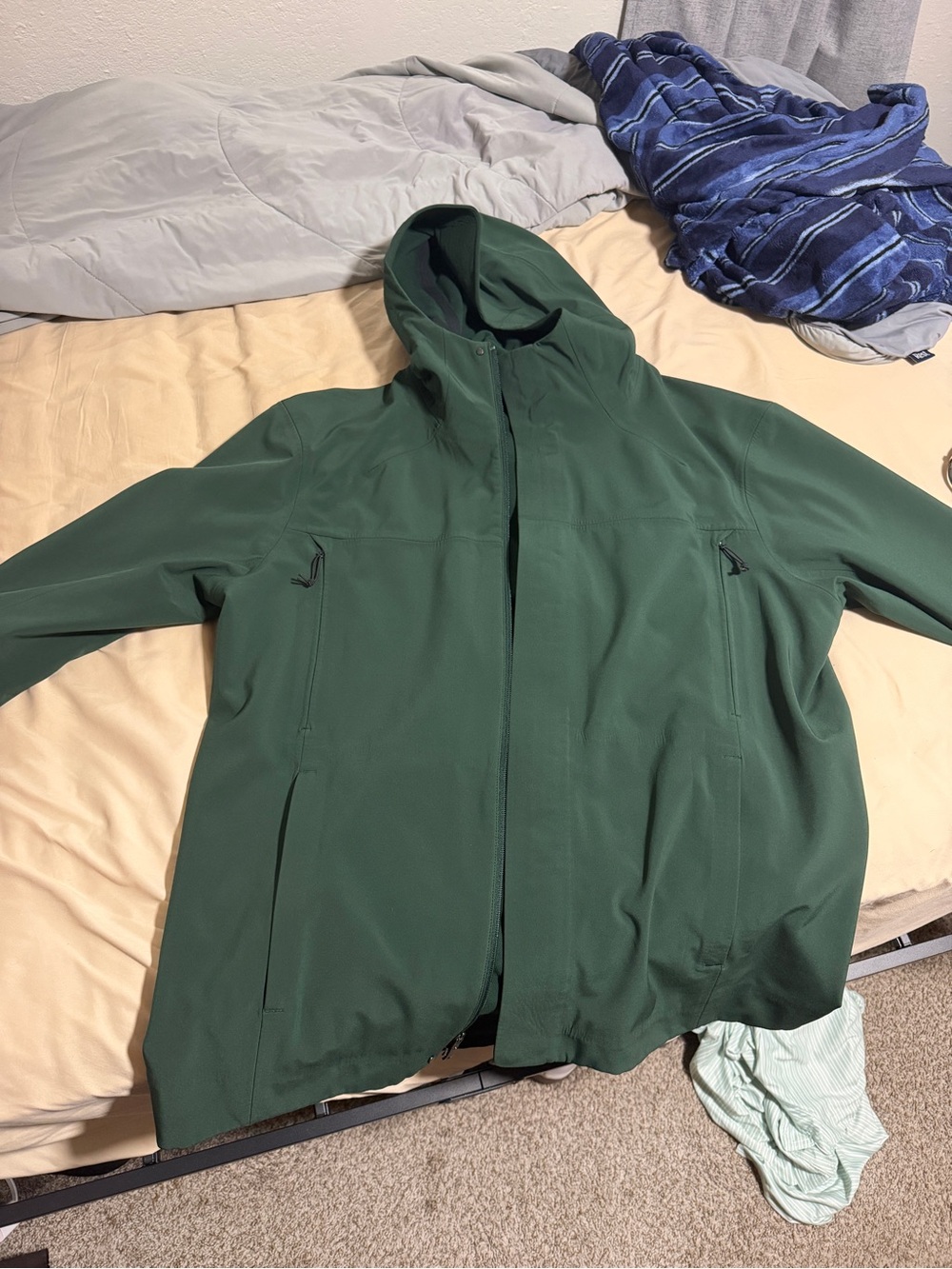 Lululemon Men's Forest Green Hooded Softshell Jacket